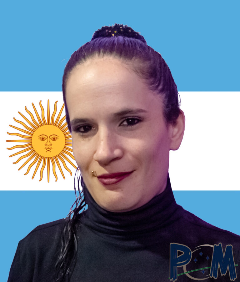 ADRIANA CON BANDERA
