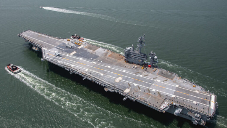 En detalle: así es el portaaviones nuclear de Estados Unidos que operará junto a la Armada Argentina
