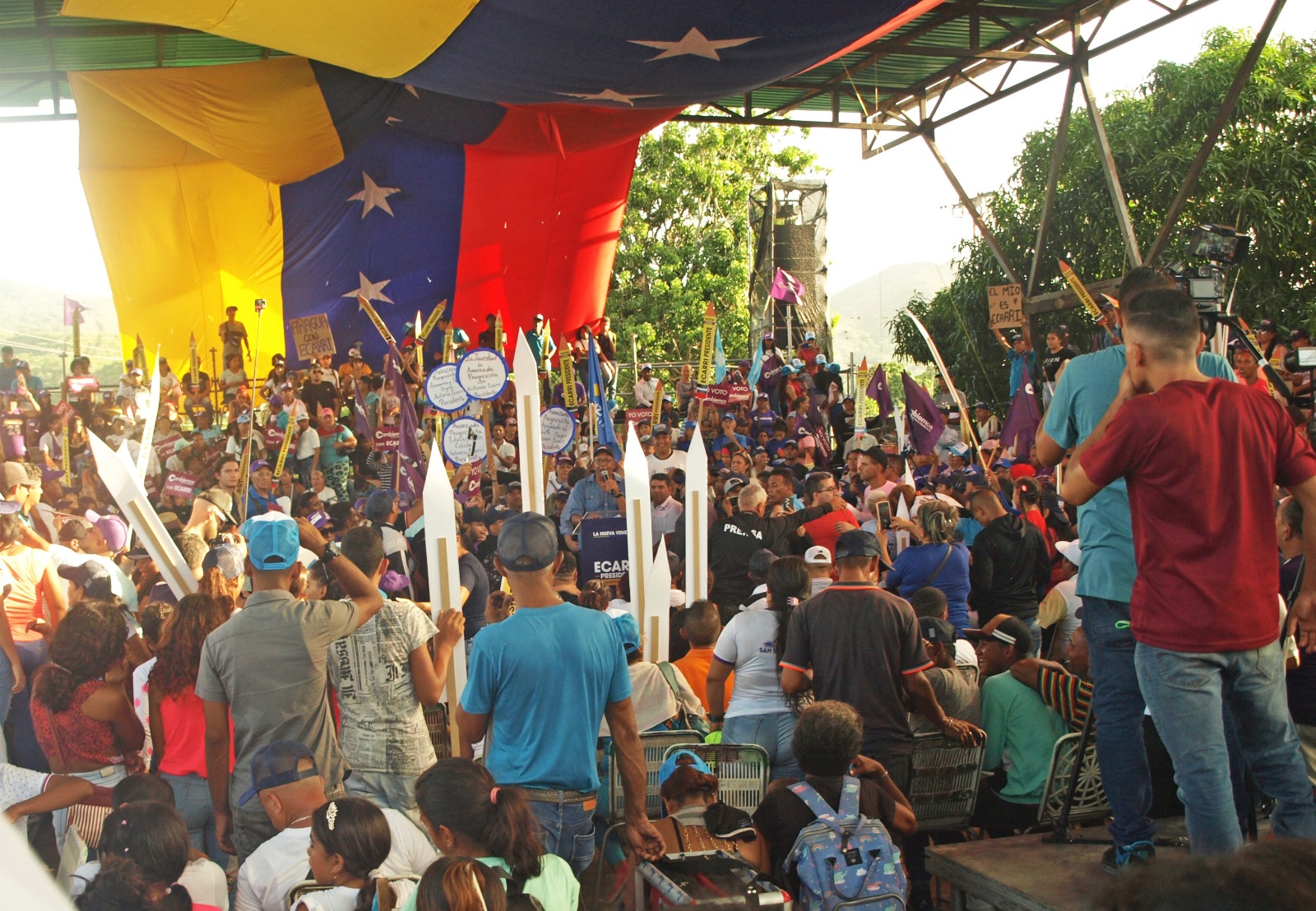 Antonio Ecarri presentó su plan “Mi Propio Negocio” y retó a Maduro a un debate Nacional