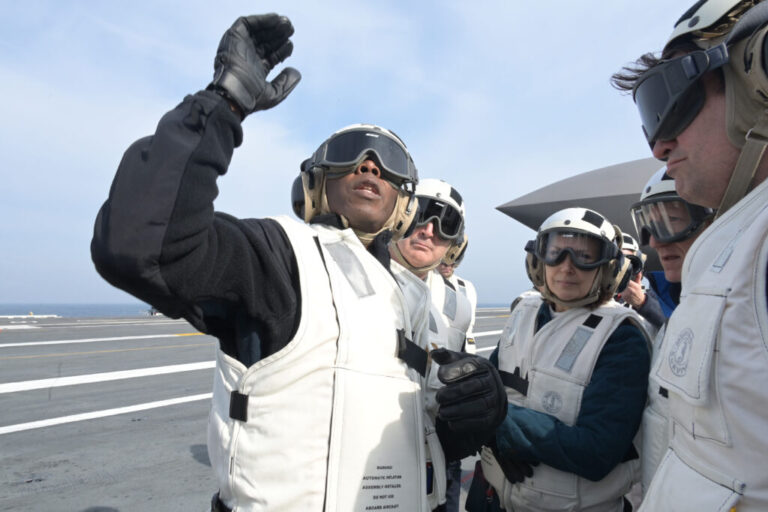 Contraalmirante Alexis Walker, desde el USS George Washington: “Este portaaviones es una ciudad que nunca duerme”