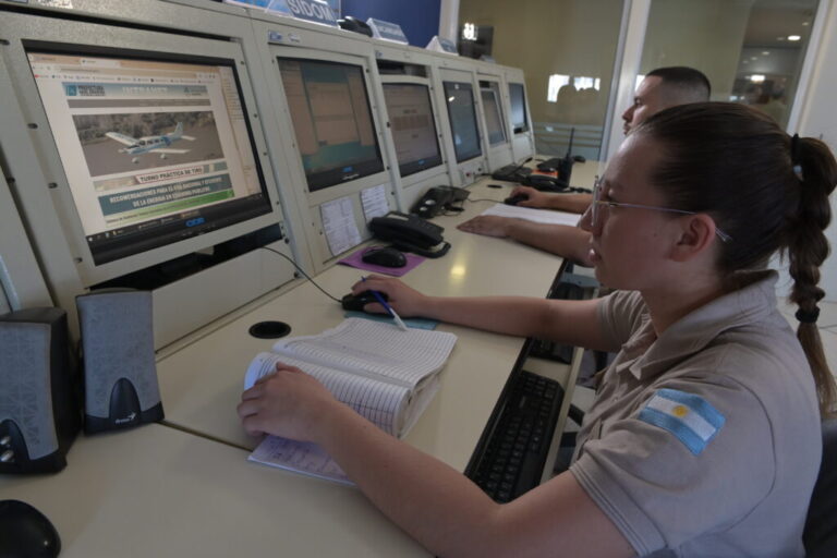 Prefectura Naval Argentina: origen y actualidad de los custodios de nuestros puertos, mares y ríos