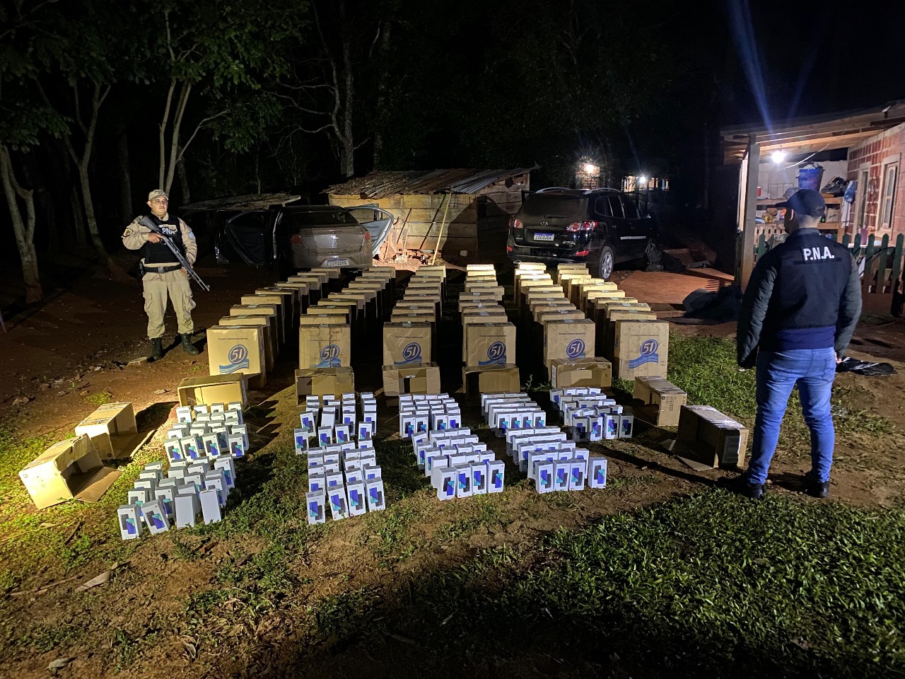 Prefectura irrumpió en un domicilio donde preparaban bultos con mercadería de contrabando: Hay dos detenidos