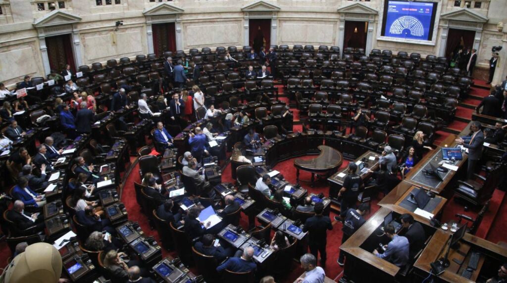 “Terminator” enfrenta a la oposición en el Senado para aprobar la Ley Bases y bajar la movilidad jubilatoria