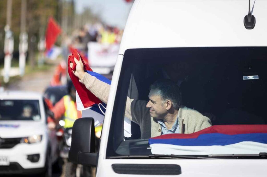 Orsi vota esta mañana en la UTU de Canelones: Se saludó con otros precandidatos de todos los partidos