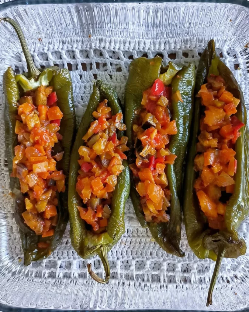 Pimientos italianos rellenos de verduras