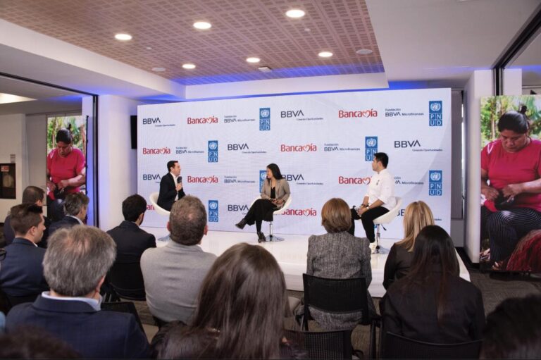 Un 58% de los microempresarios de Bancamía presentan algún grado de pobreza digital: panorama de Bienestar Financiero en las microempresas