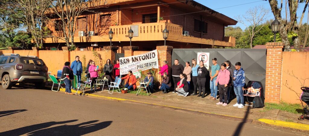 En contra del traslado de Sacerdote Carmelo, esperan ser recibidos por el obispo 