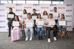 BBVA y Bancamía entregarán becas universitarias a hijos de microempresarios vulnerables
