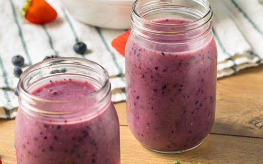 Batido de frutas, avena y chía: un desayuno nutritivo para un día lleno de energía