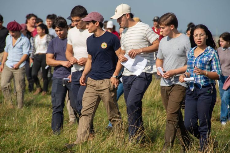 Con importante participación de jóvenes se realizó el primer encuentro agroeducativo