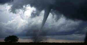 Brasil: Tras el tornado, un camión con servicio de lavandería y apoyo psicológico se convierte en un centro de apoyo para las víctimas.