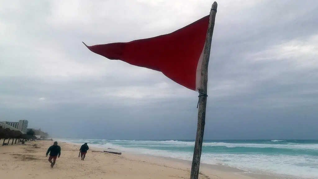 Depresión tropical evoluciona a cuarta tormenta tropical Debby en el golfo de México