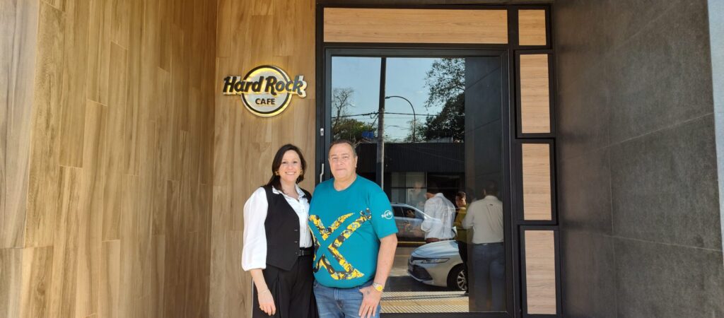 Abrió sus puertas el Rock Shop y aumentan las expectativas de la apertura del Hard Rock Café