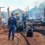 Humilde familia queda sin nada tras el incendio de su casa en Caaguazú