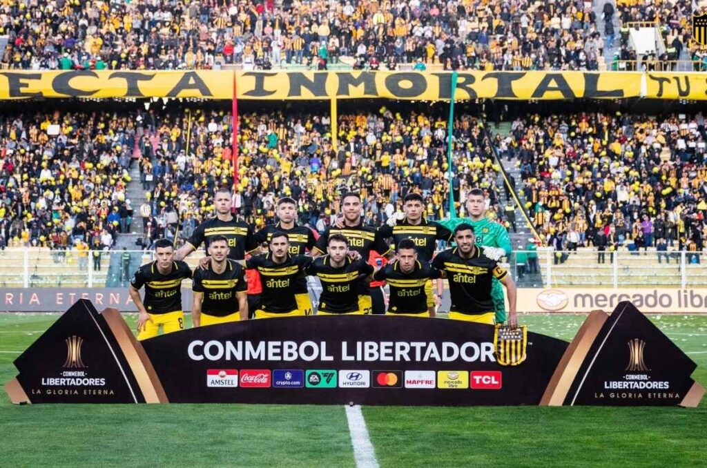 Peñarol avanza a cuartos de final de la CONMEBOL Libertadores pese a derrota ante The Strongest