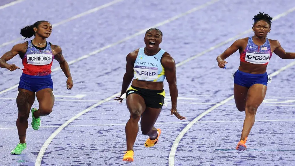 Julien Alfred gana la primera medalla olímpica en la historia de Santa Lucía