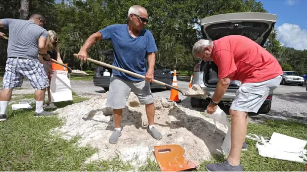 Tormenta tropical Debby provoca alerta de huracán en Florida, EE.UU.