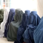 Talibanes prohíben el sonido de la voz de mujer y marcan hiyab como inegociable