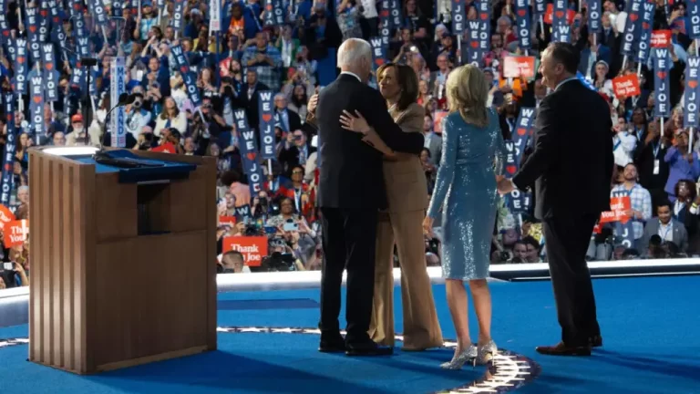 Kamala Harris acepta la nominación demócrata como candidata a la presidencia de EE.UU.