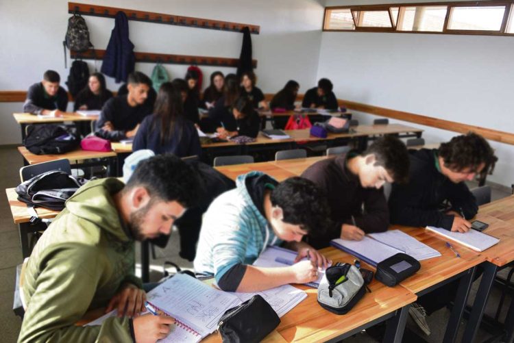 Dos propuestas: “El bono educativo y ampliar las escuelas de tiempo completo y tiempo extendido”.