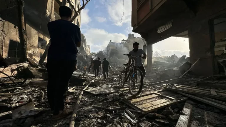 Nuevos bombardeos contra la Franja de Gaza dejan al menos 30 muertos