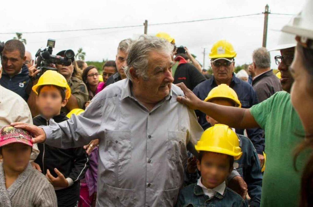 Recuperación de José Mujica avanza pese a los efectos secundarios de la radioterapia