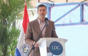 Astillero Paraguayo bota e inaugura 12 barcazas para la compañía Louis Dreyfus Company