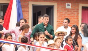Gobierno entregó 220 viviendas para familias de Central