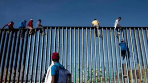 Coyotes de la frontera, la amenaza oculta para los migrantes 