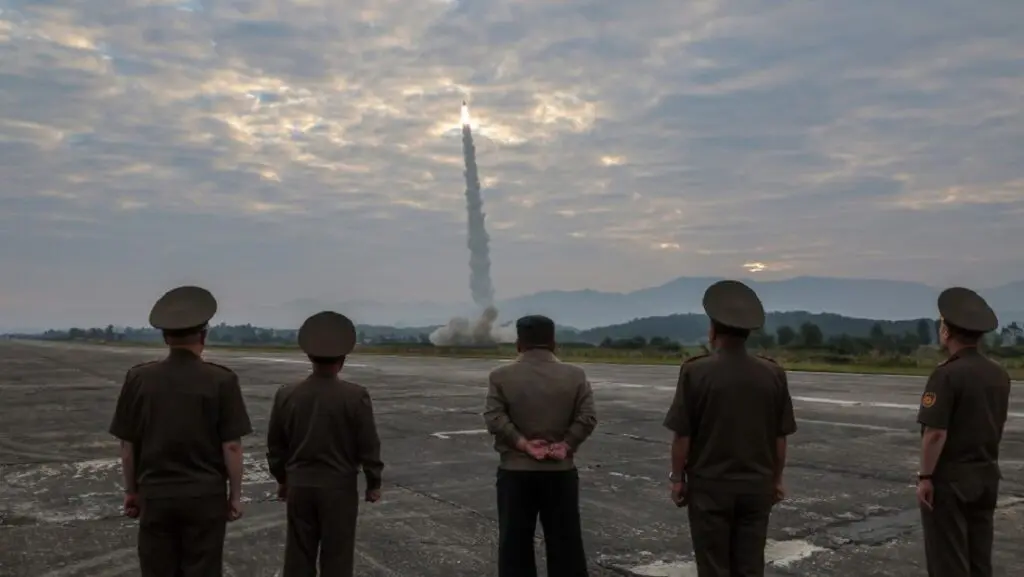 Corea del Norte realiza ejercicios militares con nuevo misil balístico táctico