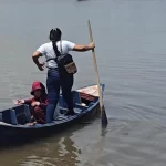 Cincuenta dólares mensuales cuesta el transporte escolar en la laguna de Sinamaica