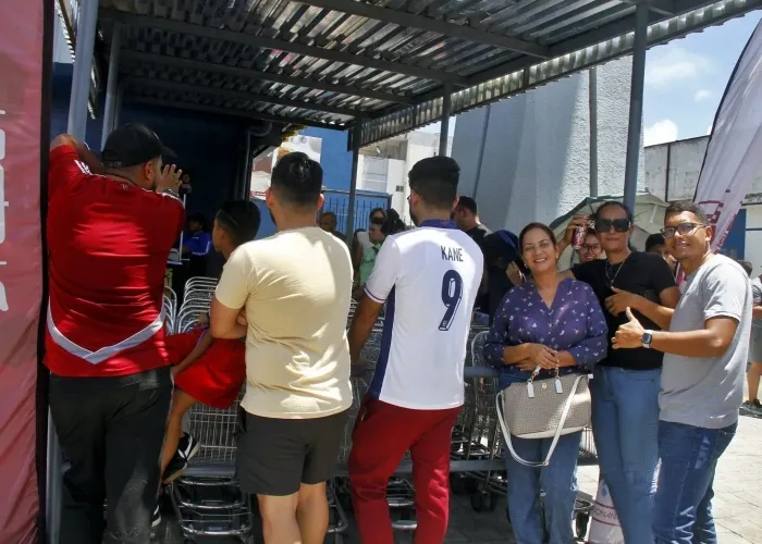 Fanáticos hacen largas colas para el juego de la Vinotinto y Argentina