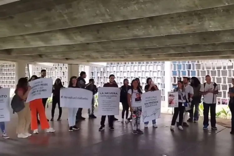 Estudiantes y profesores exigieron la libertad de los ucevistas detenidos en las protestas