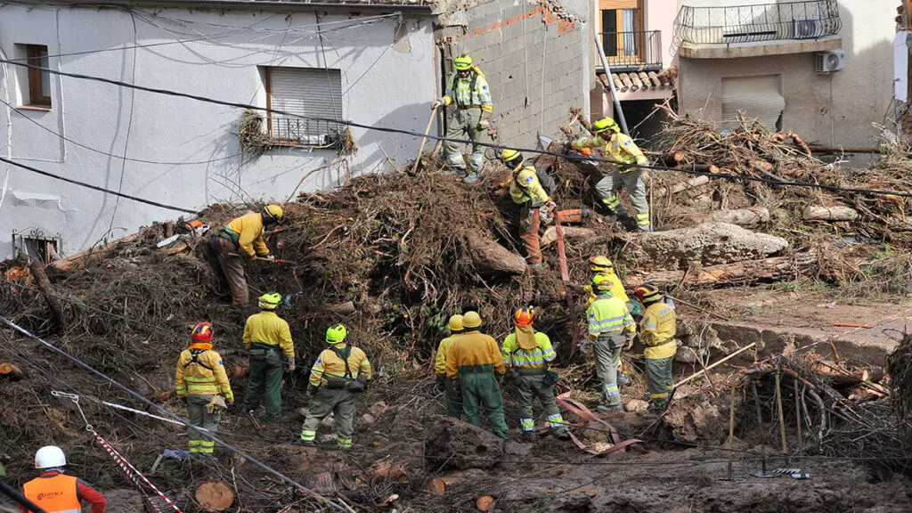 Continúan en España la búsqueda de víctimas tras inundaciones que dejaron más de 90 muertos