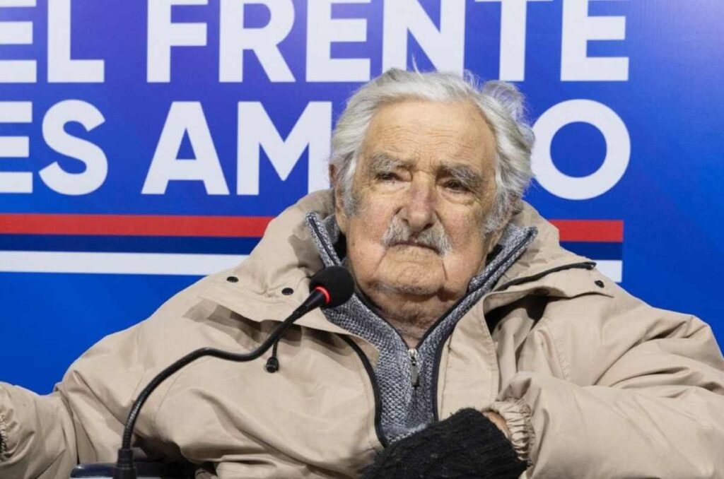 José Mujica tras votar: “Si la democracia no cambia institucionalmente va a estar enferma”