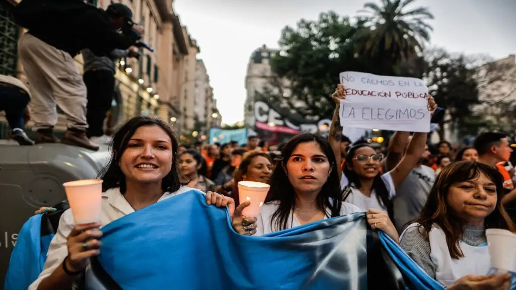 Universidades argentinas comienzan paro nacional de 24 horas