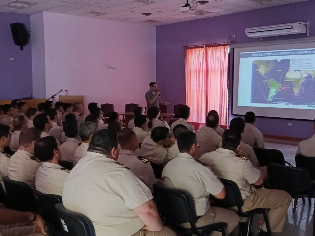 Exposición sobre la Directoría de Puertos y Costas de la Marina de Brasil en Prefectura