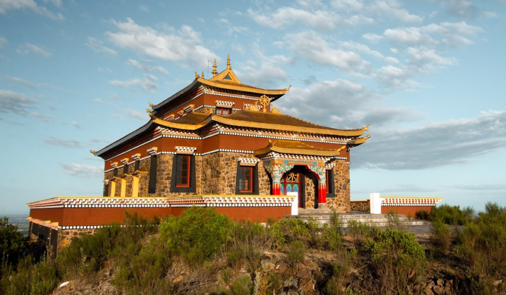 Meditación en las sierras uruguayas: El templo budista Chagdud Gonpa Sengue Dzong