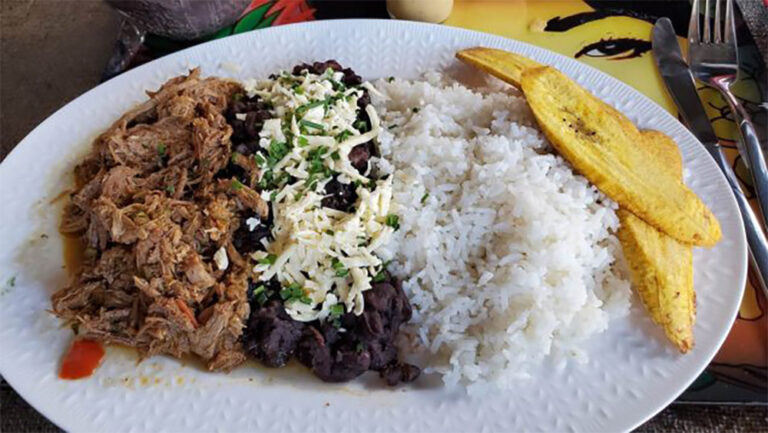 Almuerzo completo: Pabellón Criollo, el plato emblemático de Venezuela