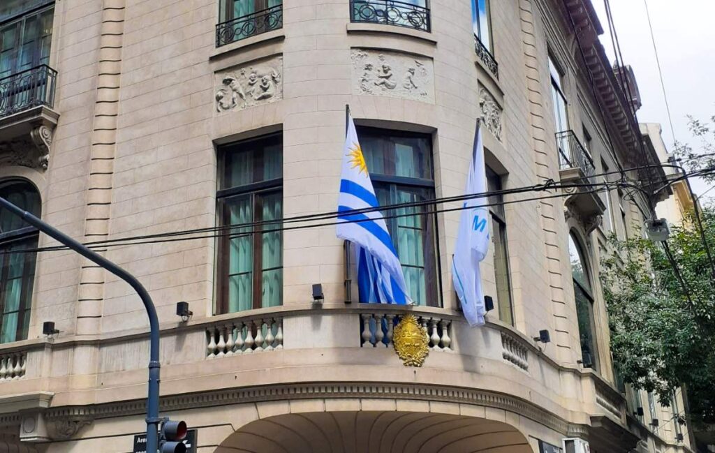 Denuncian que cónsul uruguayo en Buenos Aires estaría interviniendo políticamente