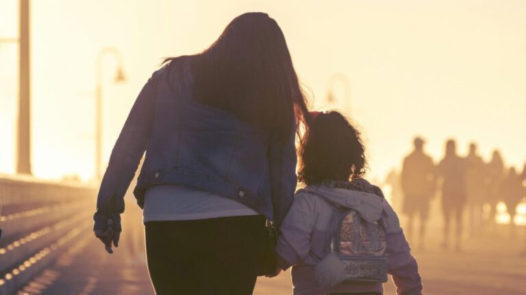 Abandona la crianza reaccionaria: Instruye a tus hijos con propósito