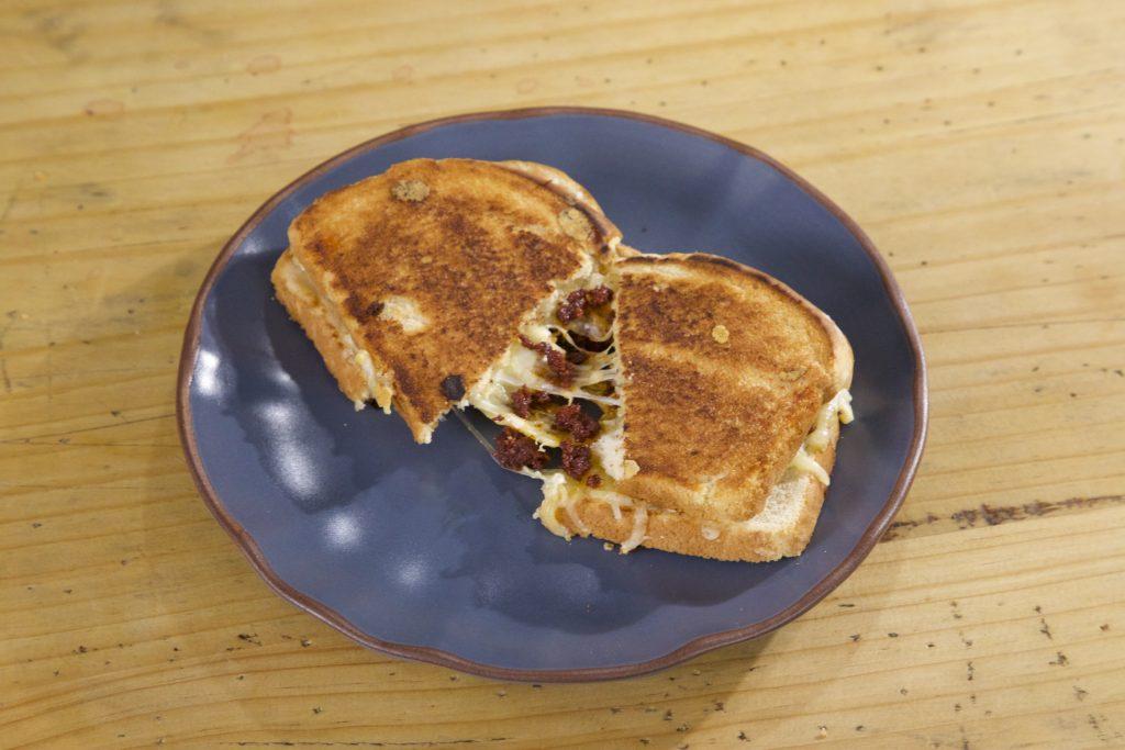 Sandwich de Queso Derretido (Grilled cheese)