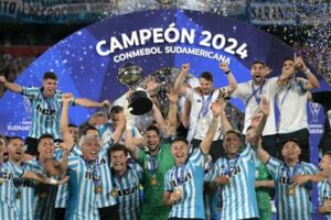 Racing Campeón de la Copa Sudamericana.