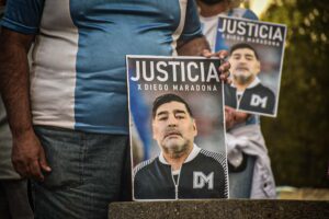 El mundo pide justicia por d10s.