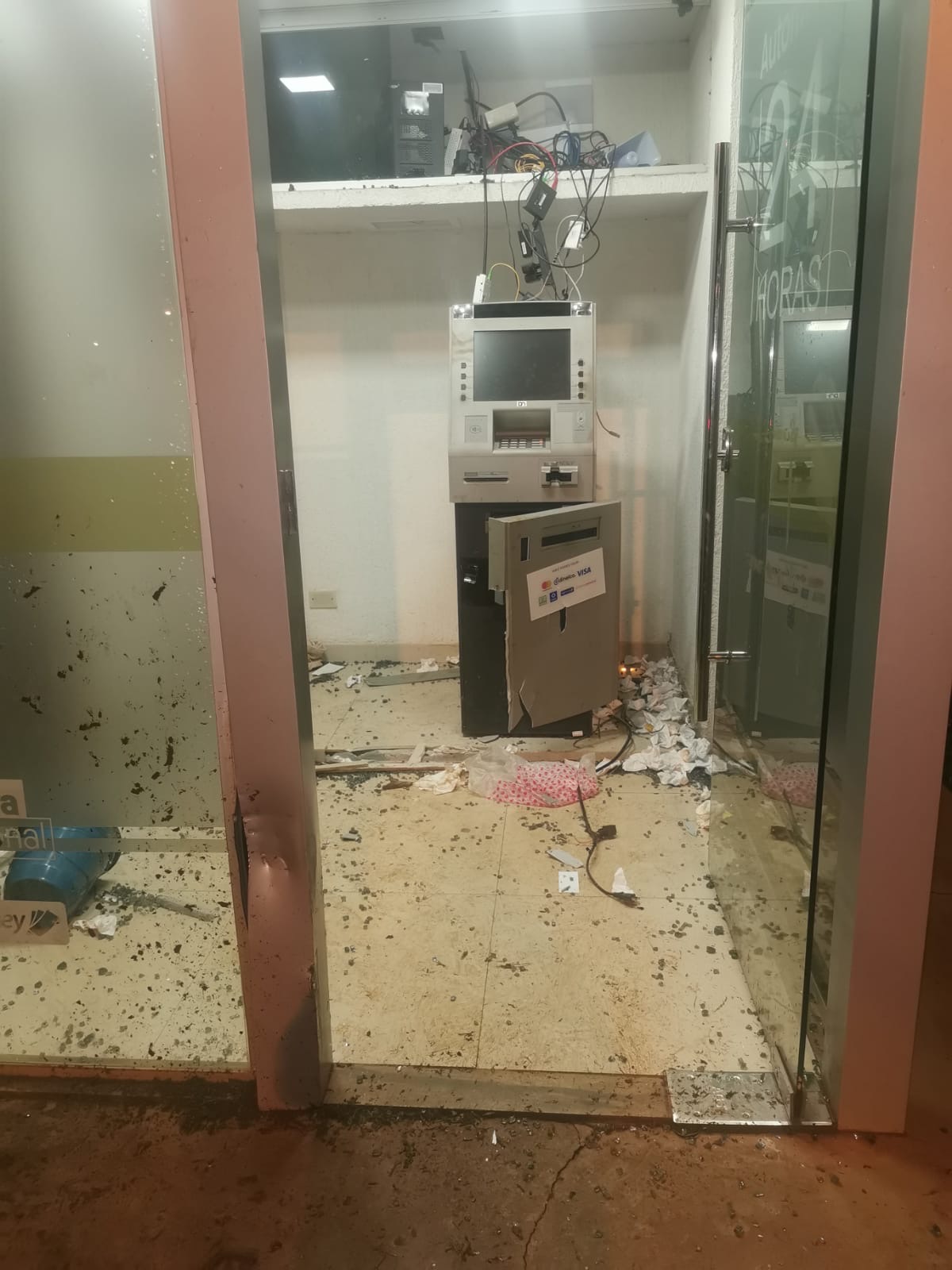 Delincuentes intentan robar cajero automático en una comisaría de Caaguazú