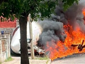 Un avión privado que regresaba de Punta del Este se estrelló contra unas viviendas en Buenos Aires