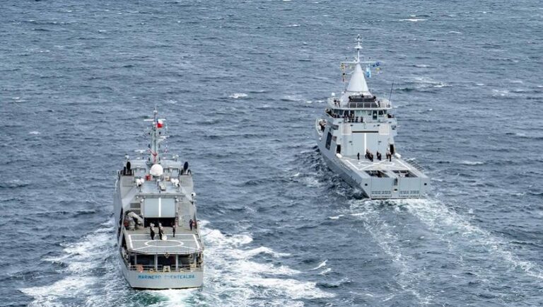 Encuentro entre las Armadas de Argentina y Chile