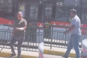 Mujer en Chile atacó con un tubo a repartidor venezolano [VIDEO]