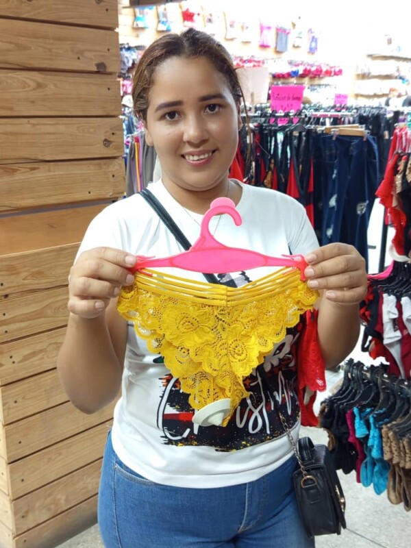 Ciudadanos se preparan para recibir el nuevo año en medio de rituales de tradición