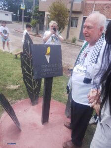 Esta mañana en Plaza Estigarribia / Descubren placa en solidaridad con el Pueblo de Palestina